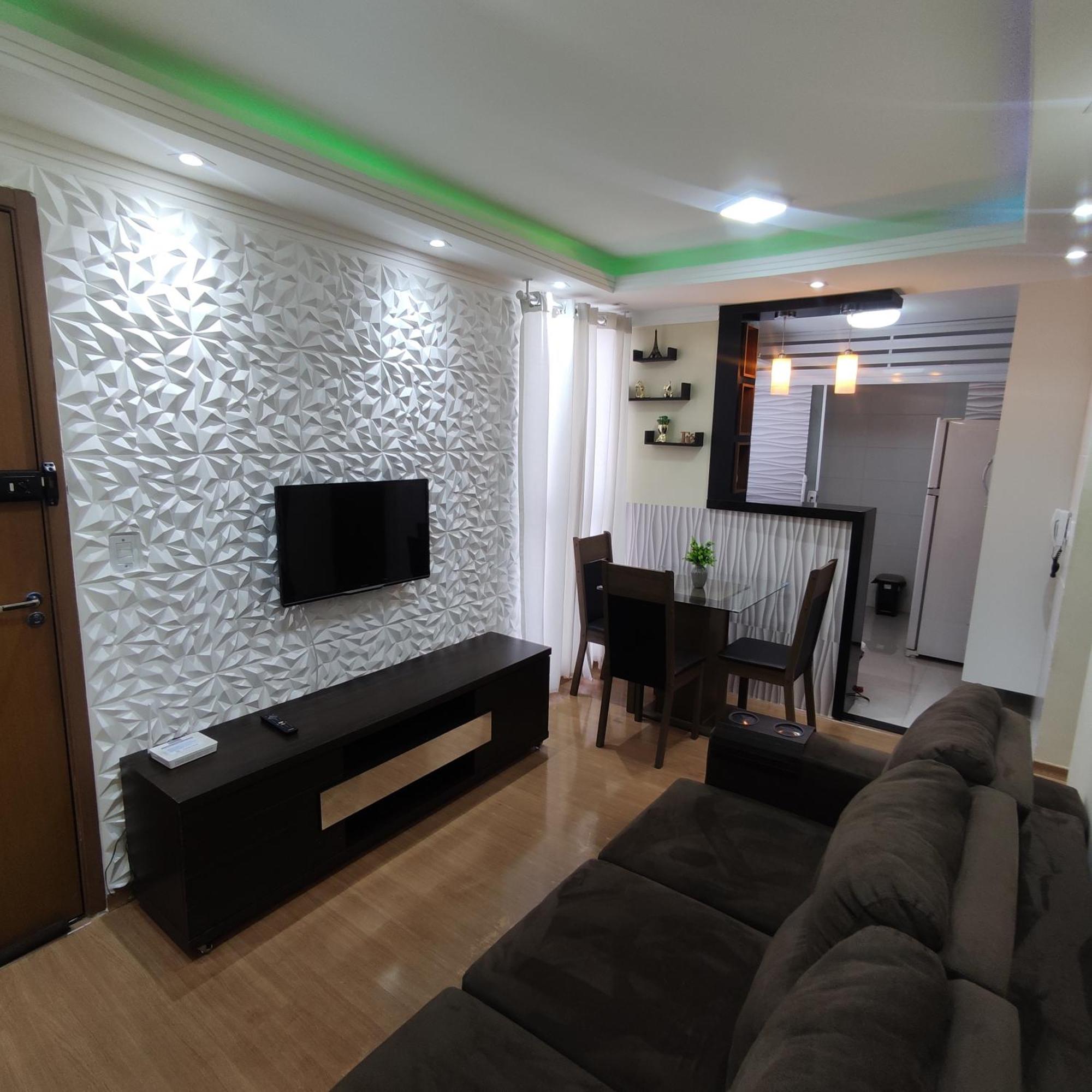 Apartment Em *